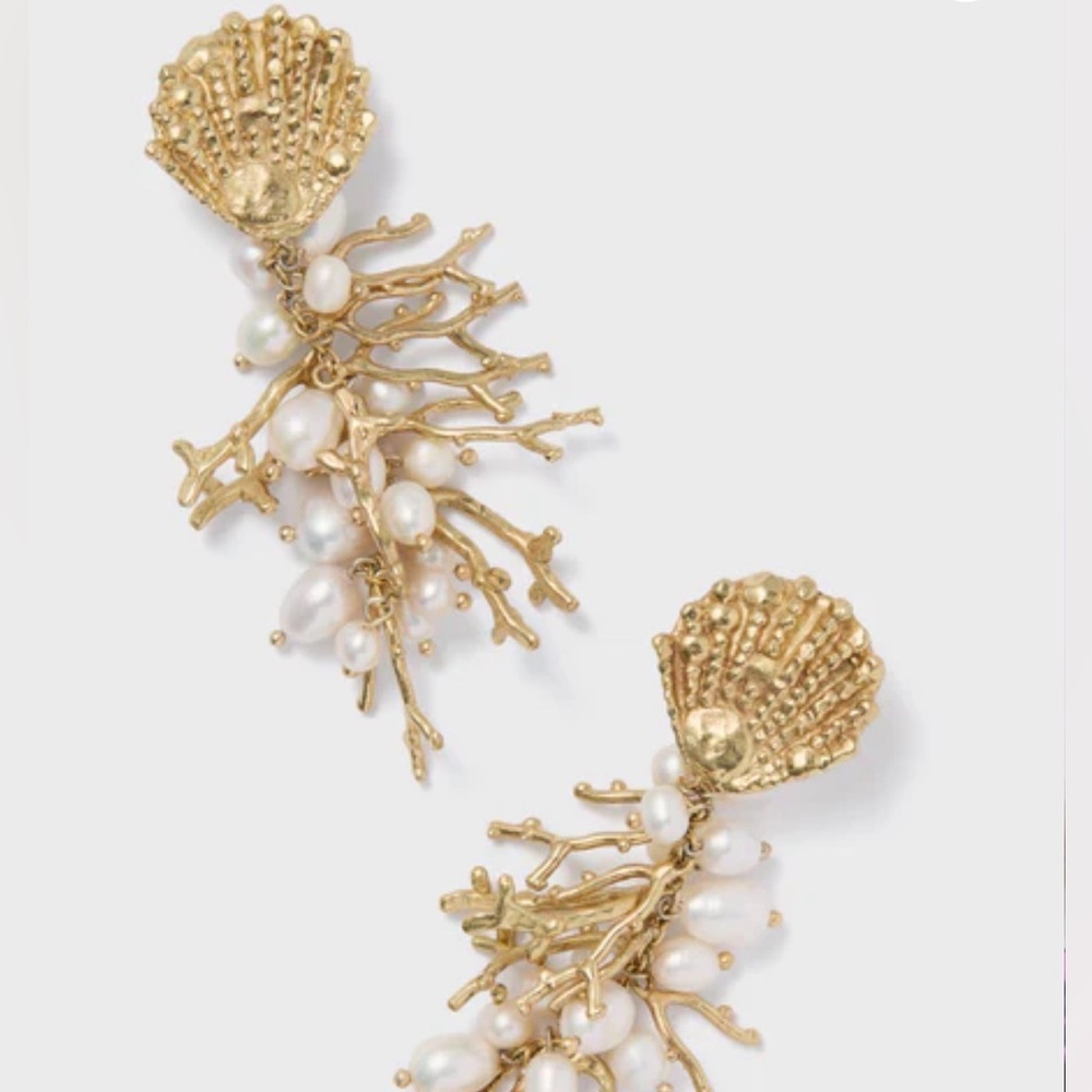 NWT ⚜️🐚⚜️ Piper K Gorgeous Gold Reverie Cluster Glass Pearl Drop Earrings
